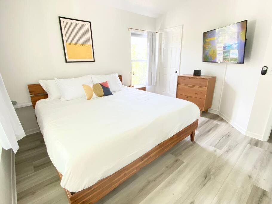 Sanctuary Gainesville Bright 2 Bedroom King Condo Kültér fotó