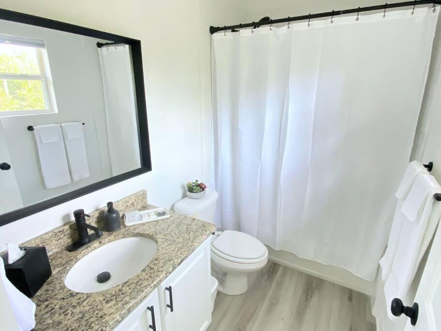 Sanctuary Gainesville Bright 2 Bedroom King Condo Kültér fotó